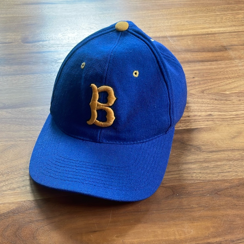 UCLA Bruins 100% Wool Fitted Baseball Hat 2000s